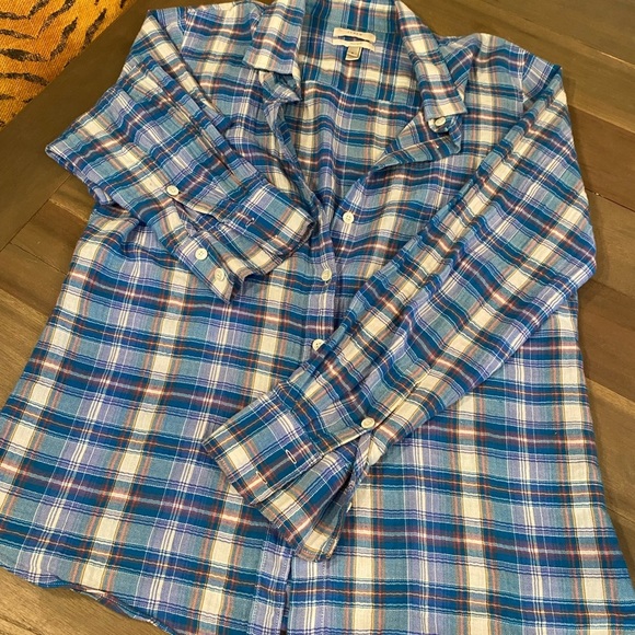 Jcrew Women’s perfect shirt. Blue and white plaid button down. Size 8. - Picture 4 of 4